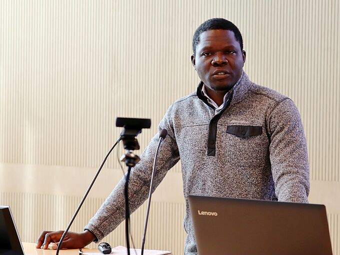 Ethnicity, Identity and „Speaking Back“: Discoursing African Youth Languages