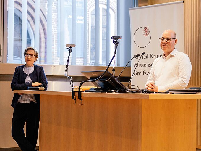 Was lehrt uns KI über Sprache und Gesellschaft?
