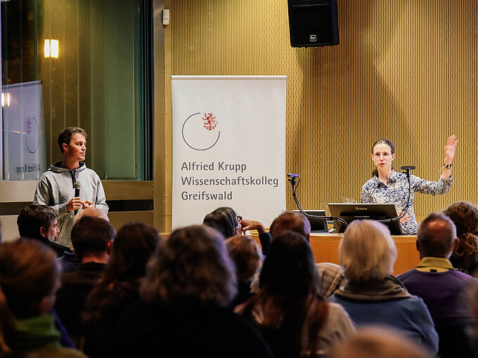 Wer isst wen in wiedervernässten Mooren?