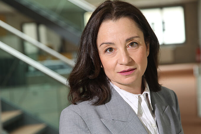 Özmen, Professorin Dr. Elif